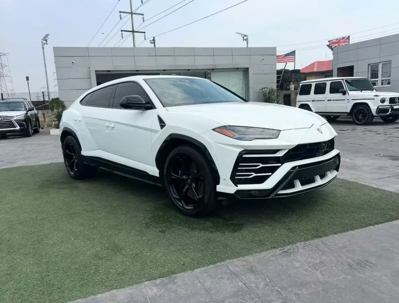 Lamborghini Urus   - 2020