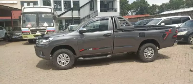 Toyota Hilux   - 2018