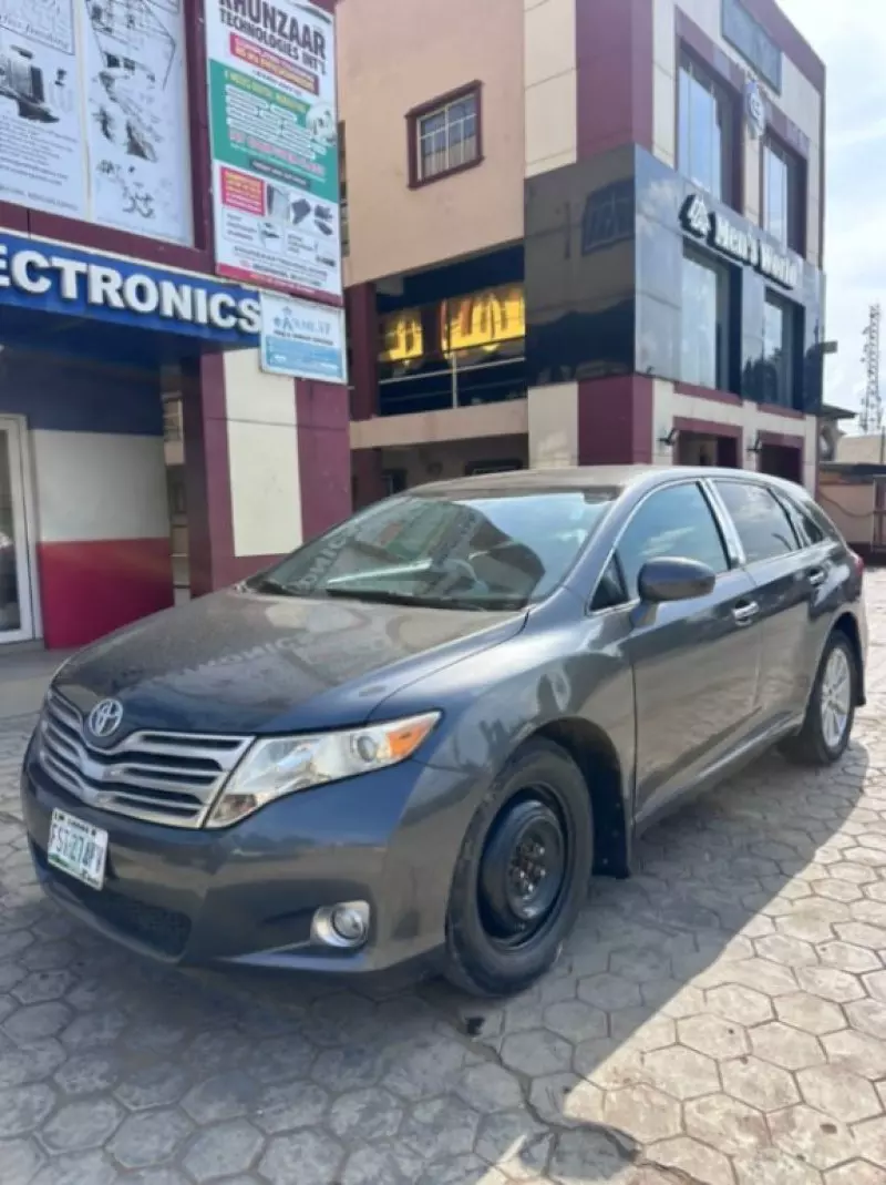 Toyota Venza   - 2011