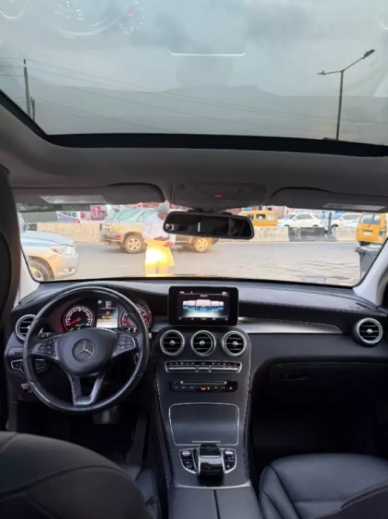 Mercedes-Benz GLC 300   - 2017