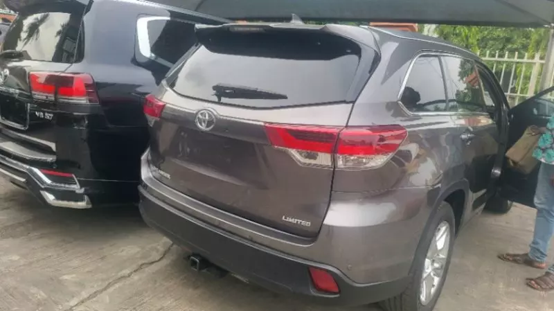 Toyota Highlander   - 2015