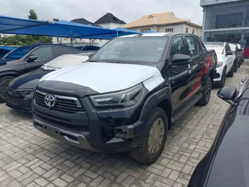Toyota Hilux   - 2025