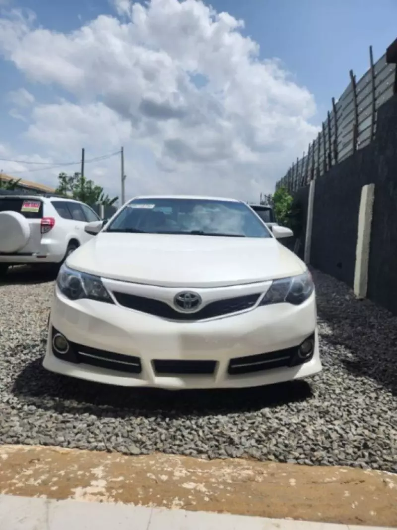 Toyota Camry   - 2014