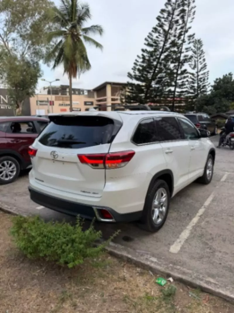 Toyota Highlander   - 2018