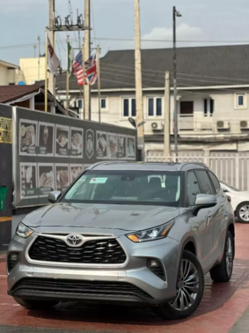 Toyota Highlander   - 2021