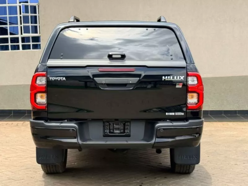 Toyota Hilux   - 2022