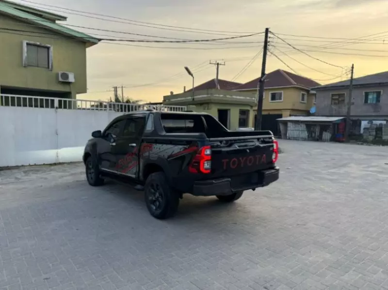 Toyota Hilux   - 2018