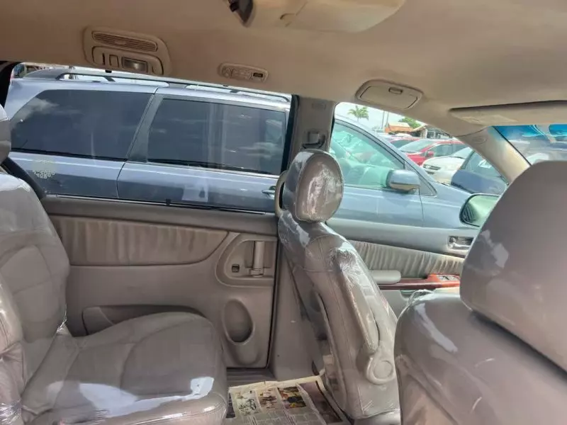 Toyota Sienna   - 2004