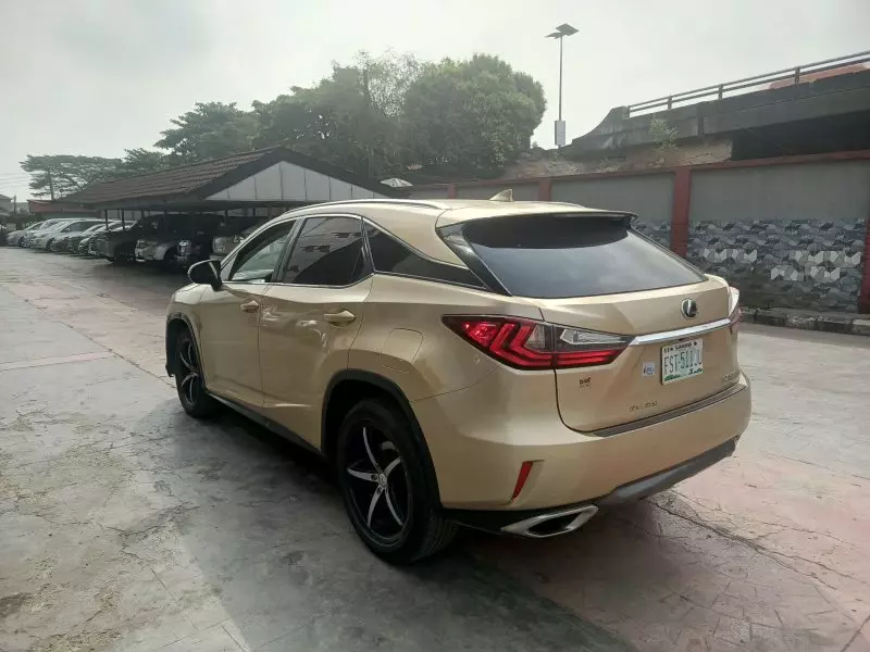 Lexus RX   - 2019