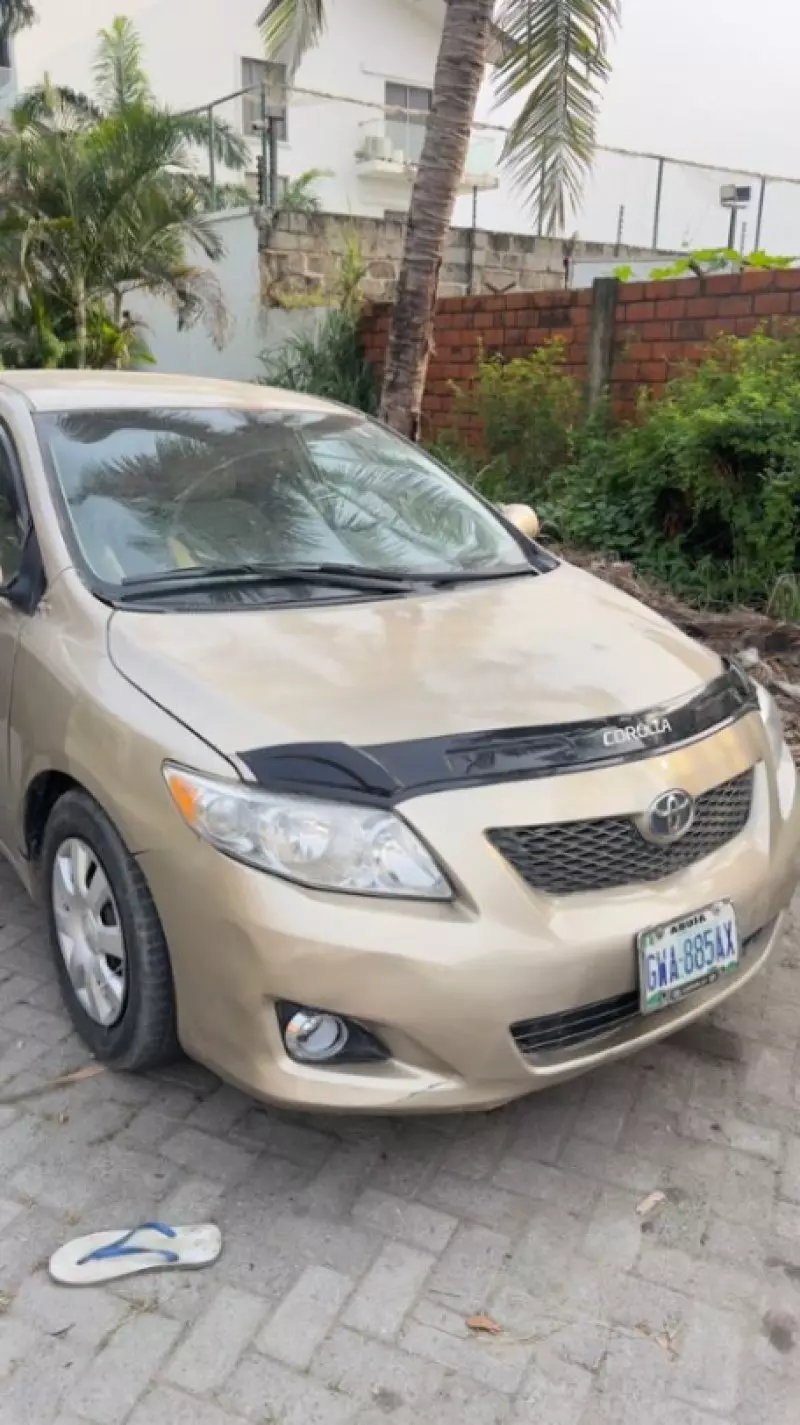 Toyota Corolla   - 2009