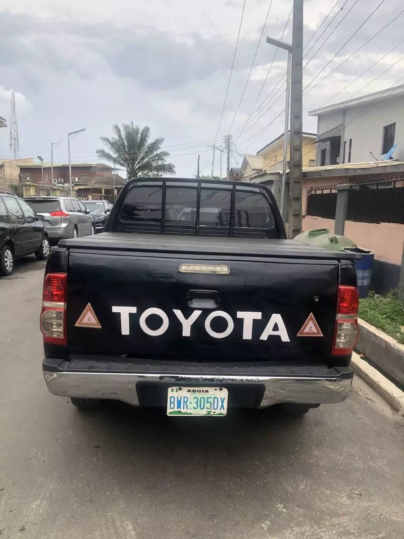 Toyota Hilux   - 2013