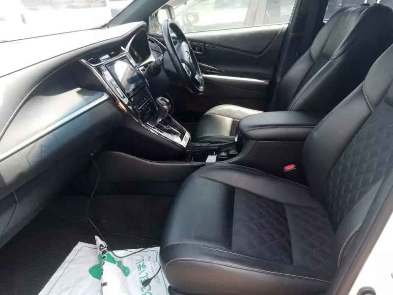 Toyota Harrier   - 2016