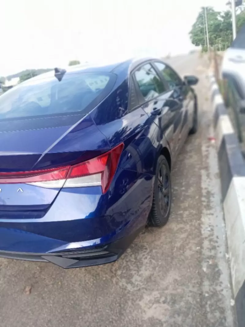 Hyundai Elantra   - 2021