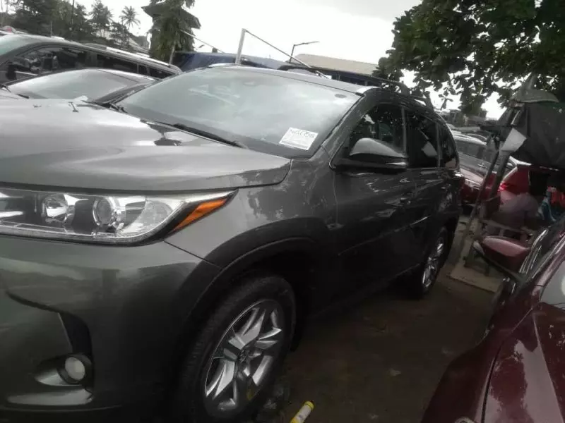 Toyota Highlander   - 2017