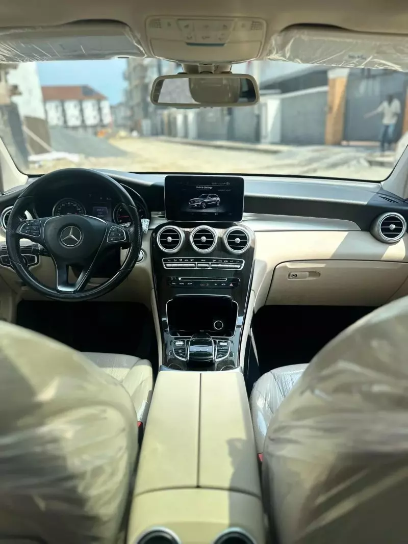 Mercedes-Benz GLC 300   - 2016