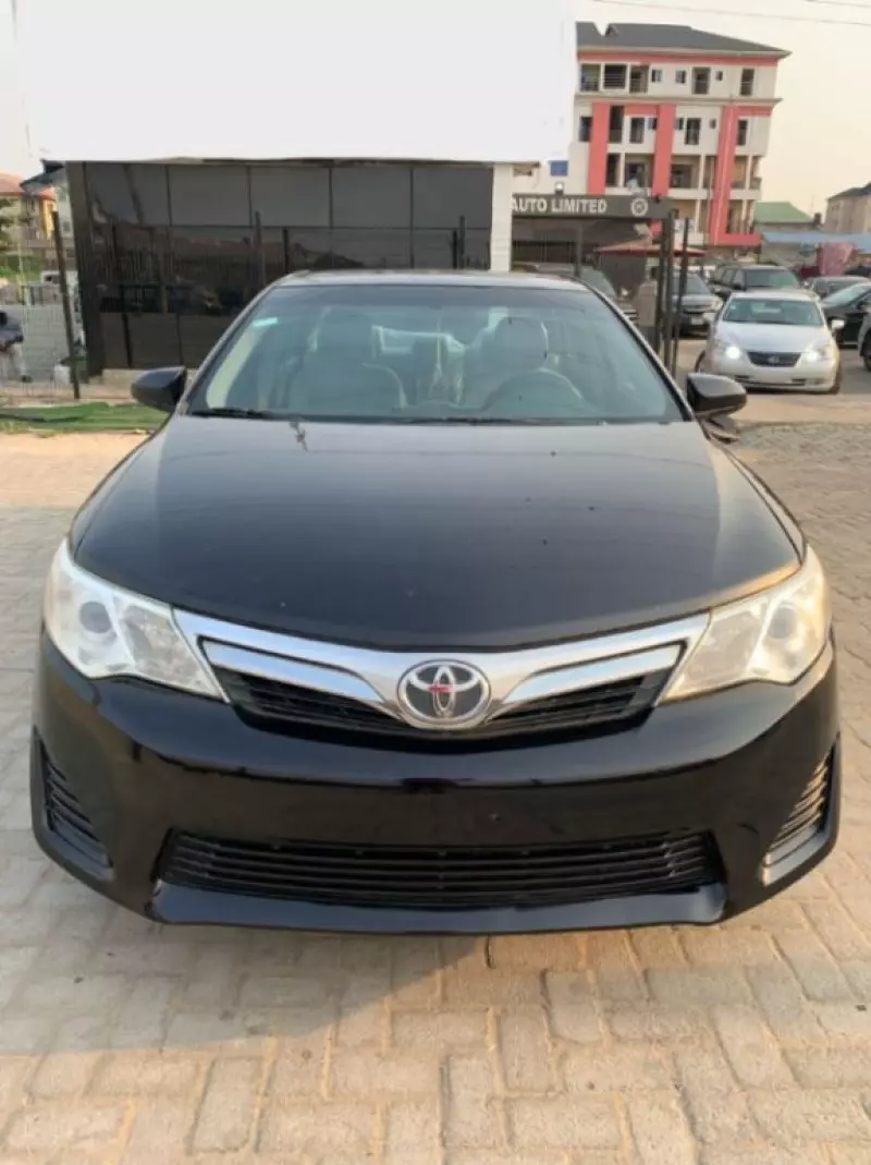 Toyota Camry   - 2012