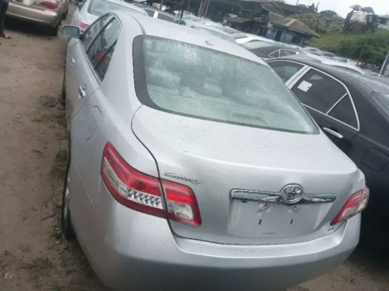 Toyota camry   - 2010