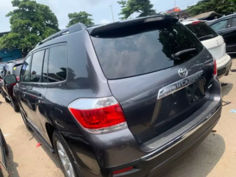 Toyota Highlander   - 2012