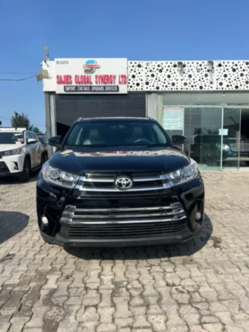 Toyota Highlander   - 2016