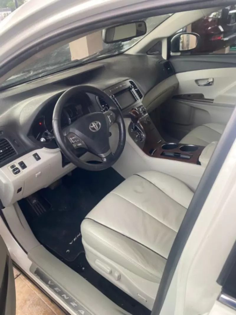 Toyota Venza   - 2012