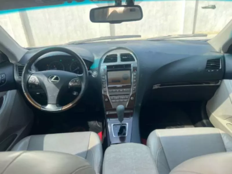 Lexus ES 350   - 2010