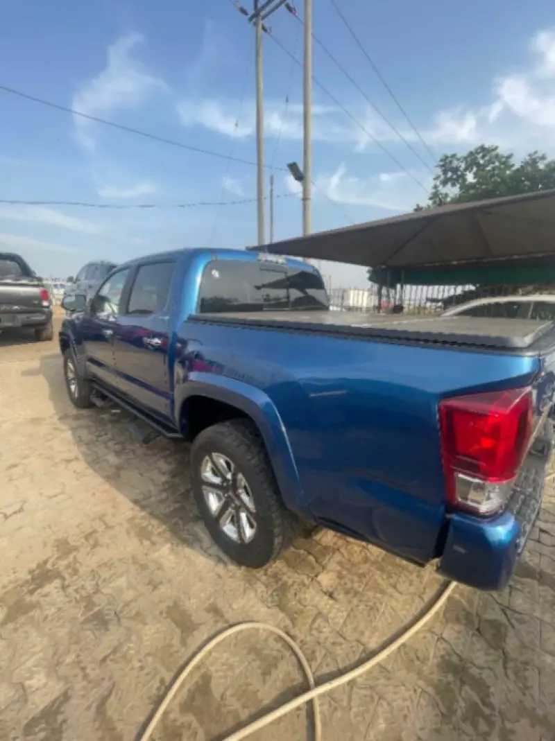 Toyota Tacoma - 2017