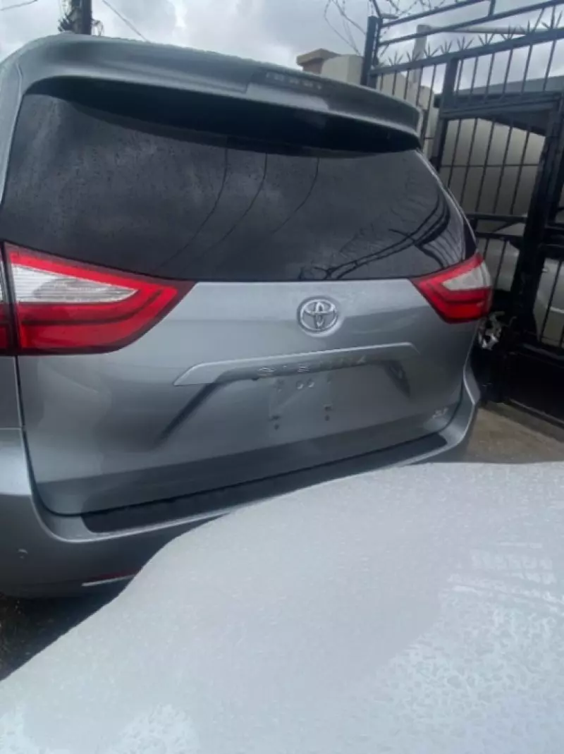 Toyota Sienna   - 2017