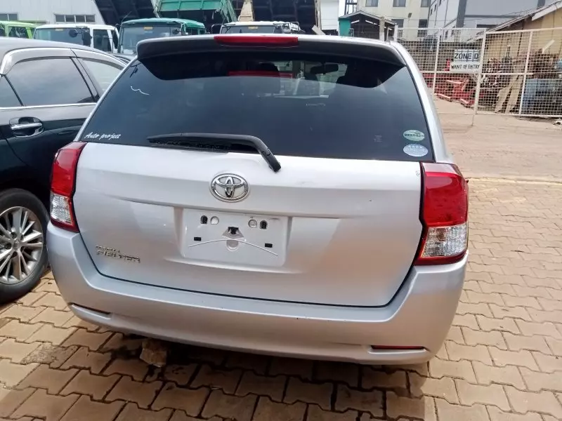 Toyota Fielder    - 2012