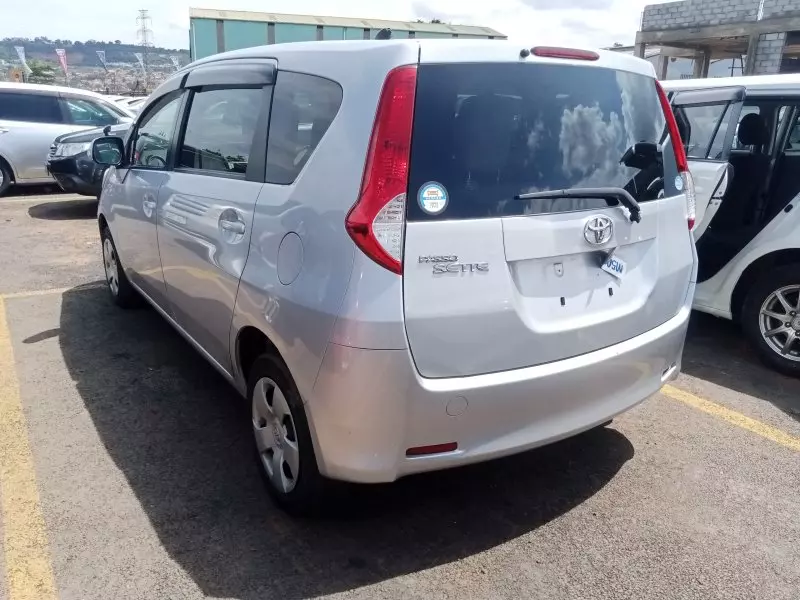 Toyota Passo Sette   - 2011