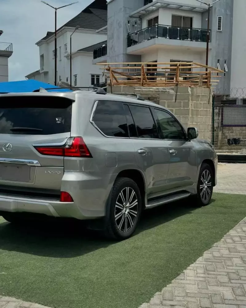 Lexus LX 570   - 2018