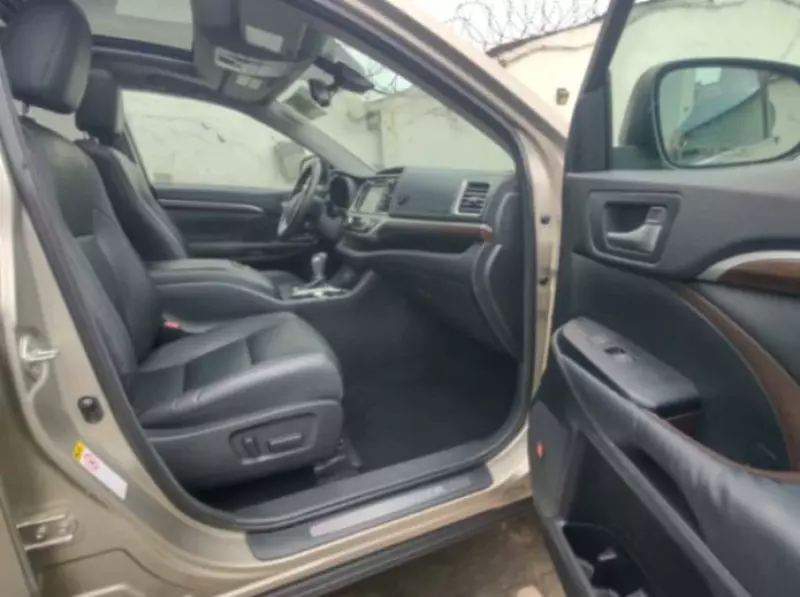 Toyota Highlander   - 2015