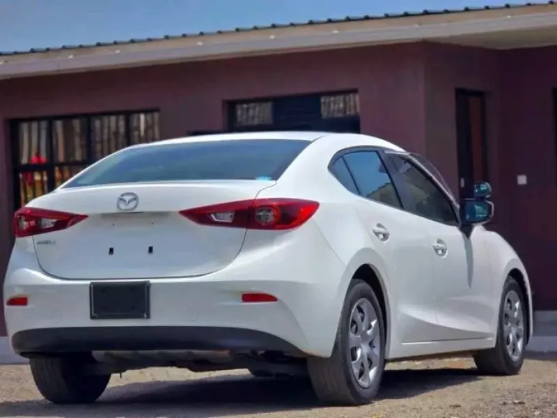 Mazda Axela    -