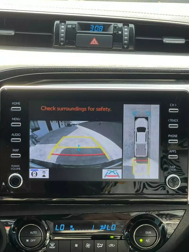 Toyota Hilux   - 2025