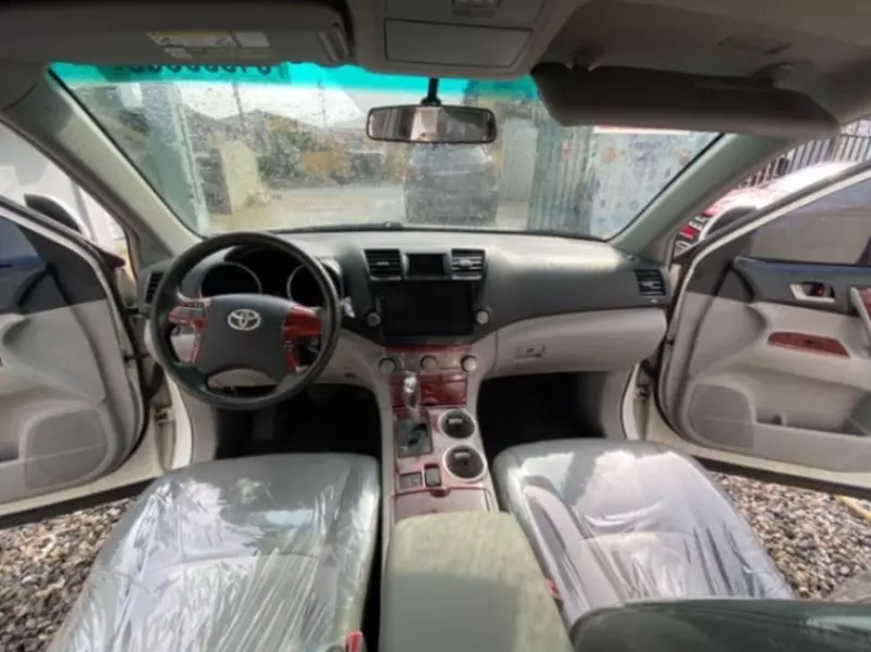 Toyota Highlander   - 2012