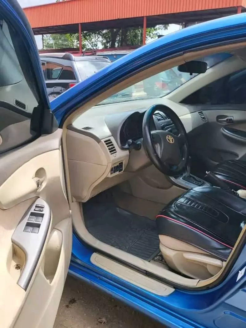 Toyota corolla   - 2010