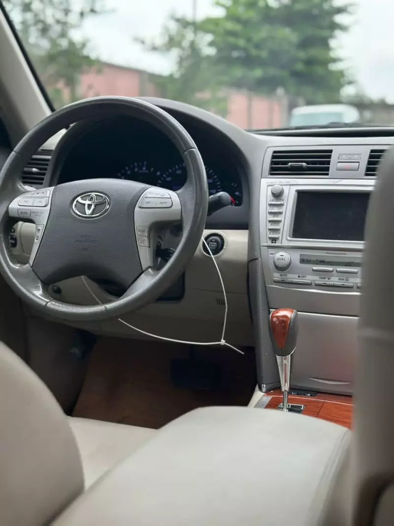 Toyota Camry   - 2011