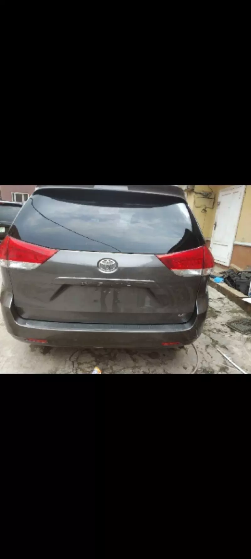 Toyota Sienna   - 2011