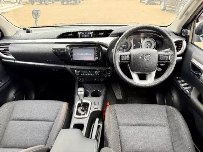 Toyota Hilux   - 2021