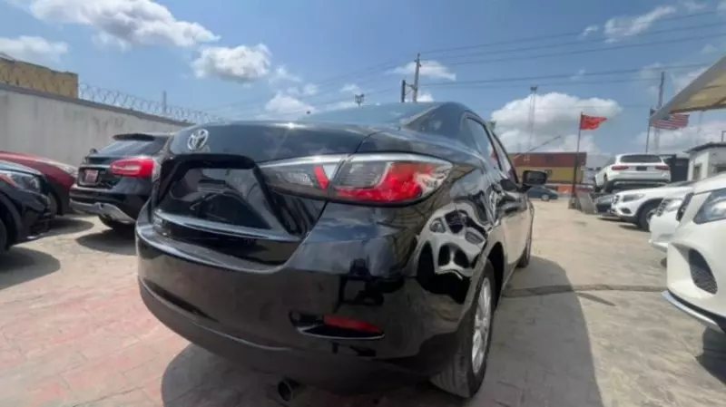 Toyota Yaris   - 2016