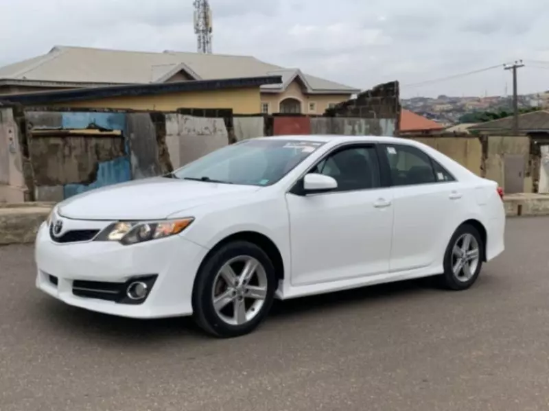 Toyota camry   - 2012