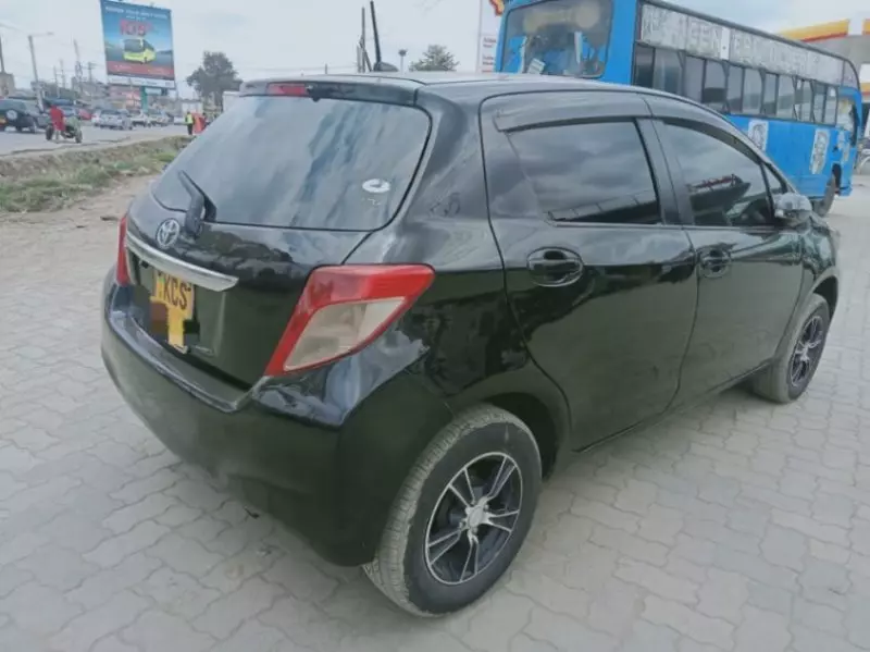 Toyota Vitz   - 2011