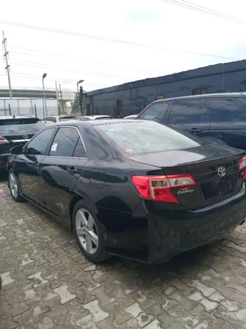 Toyota Camry   - 2013