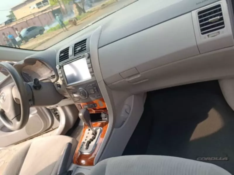 Toyota Corolla   - 2009