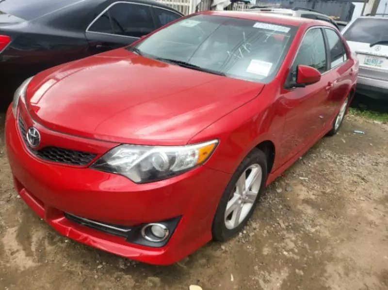 Toyota Camry   - 2014