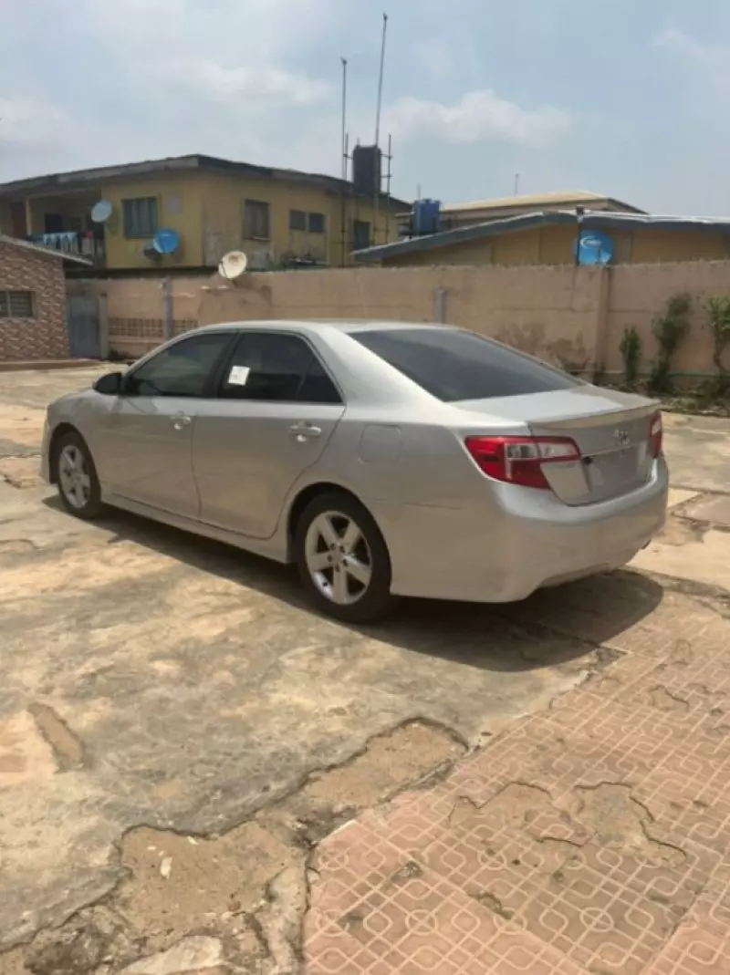 Toyota Camry   - 2014