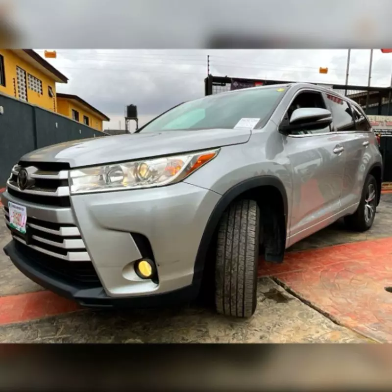 Toyota Highlander   - 2017