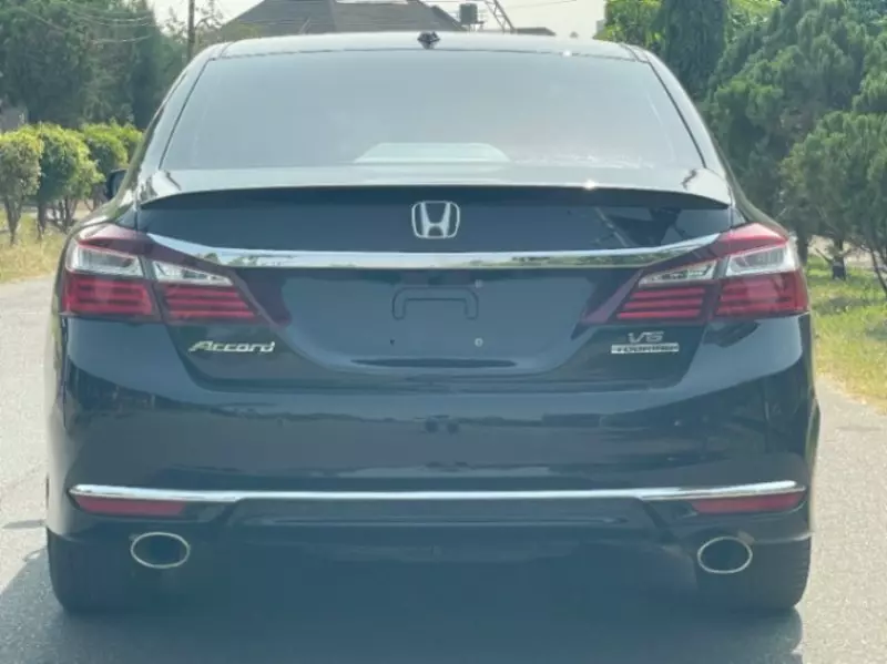 Honda Accord   - 2017