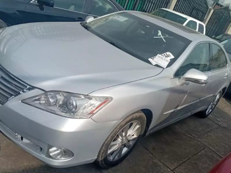 Lexus ES 350   - 2010