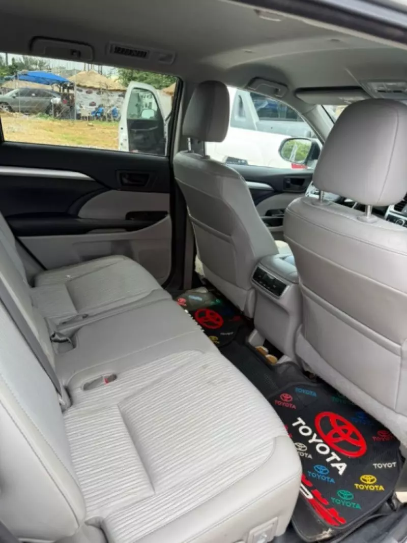 Toyota Highlander   - 2015