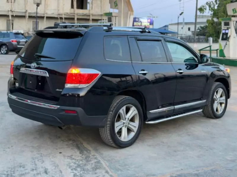 Toyota Highlander   - 2013